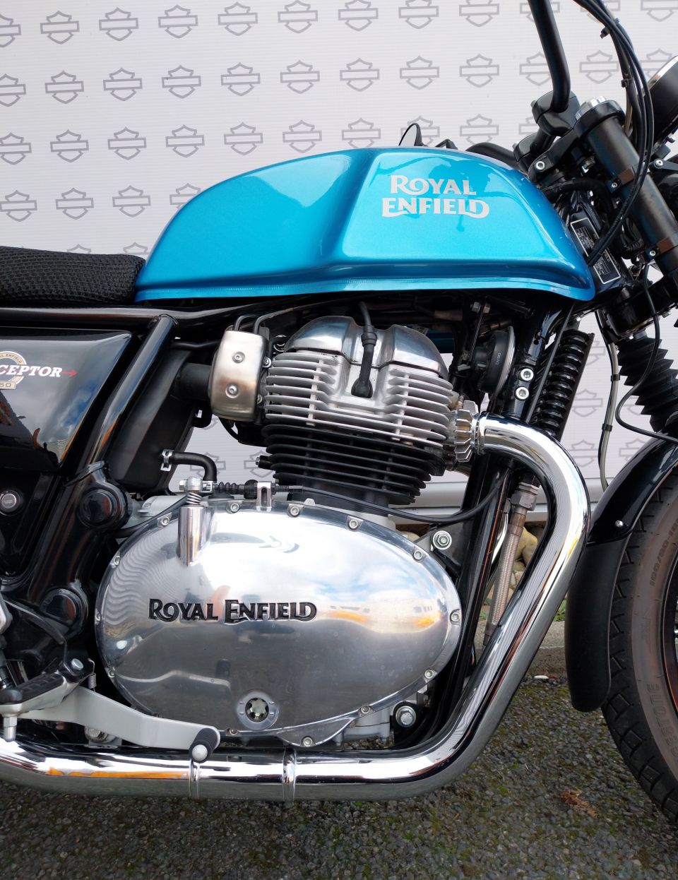 ROYAL ENFIELD INTERCEPTOR 4