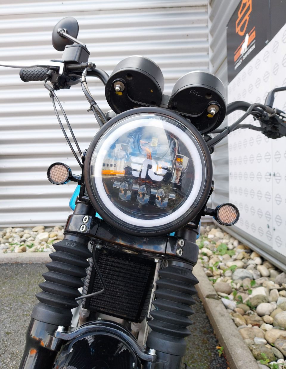 ROYAL ENFIELD INTERCEPTOR 4