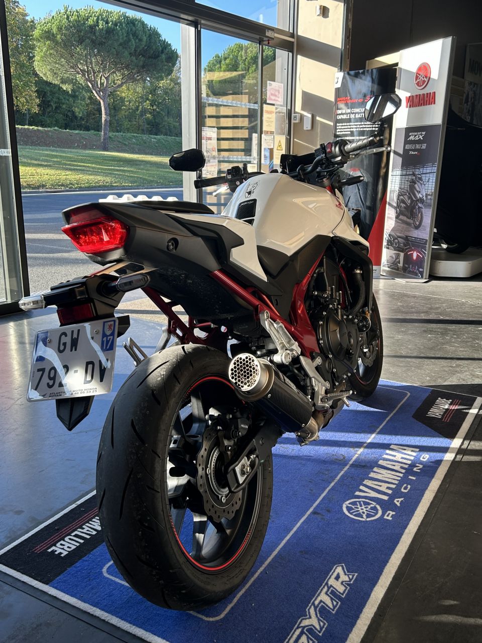 HONDA CB 750 HORNET 4