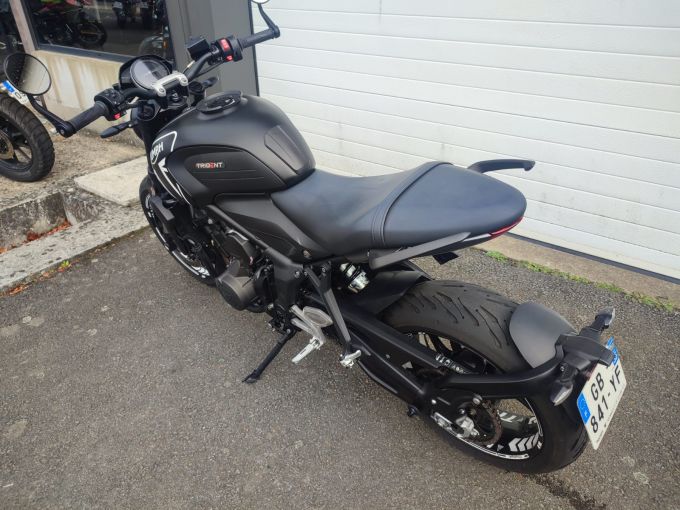 TRIUMPH TRIDENT 660 4