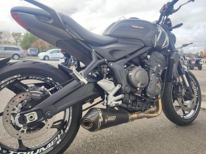 TRIUMPH TRIDENT 660 4