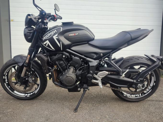 TRIUMPH TRIDENT 660 4