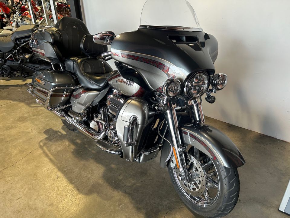 HARLEY-DAVIDSON TOURING ELECTRA GLIDE 1800 ULTRA LIMITED CVO 4