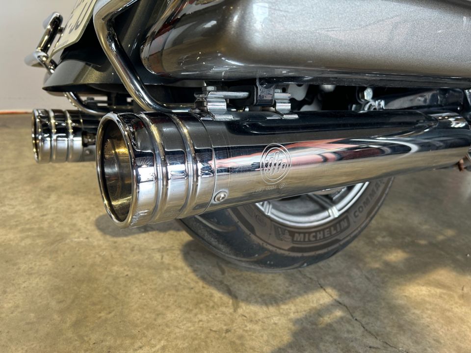 HARLEY-DAVIDSON TOURING ELECTRA GLIDE 1800 ULTRA LIMITED CVO 4