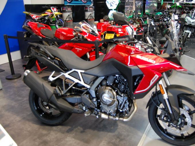 SUZUKI V-STROM 800SE 4