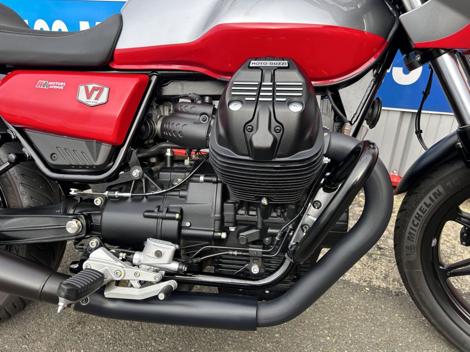 MOTO GUZZI V7 4