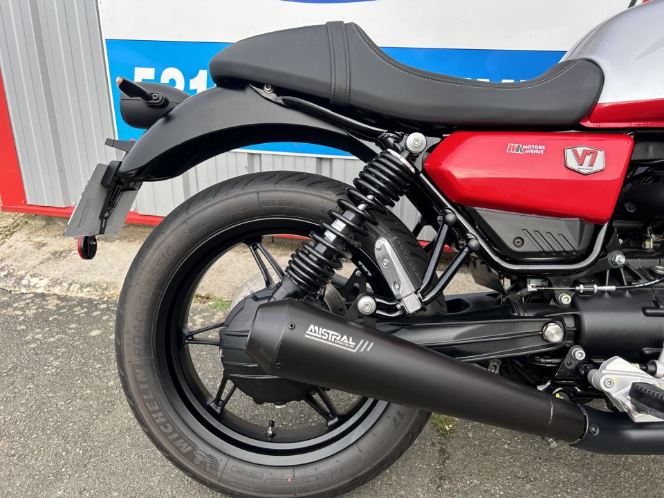 MOTO GUZZI V7 4