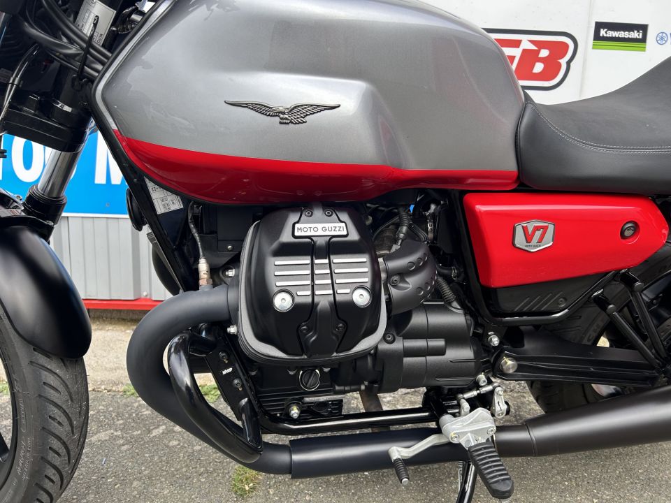 MOTO GUZZI V7 4