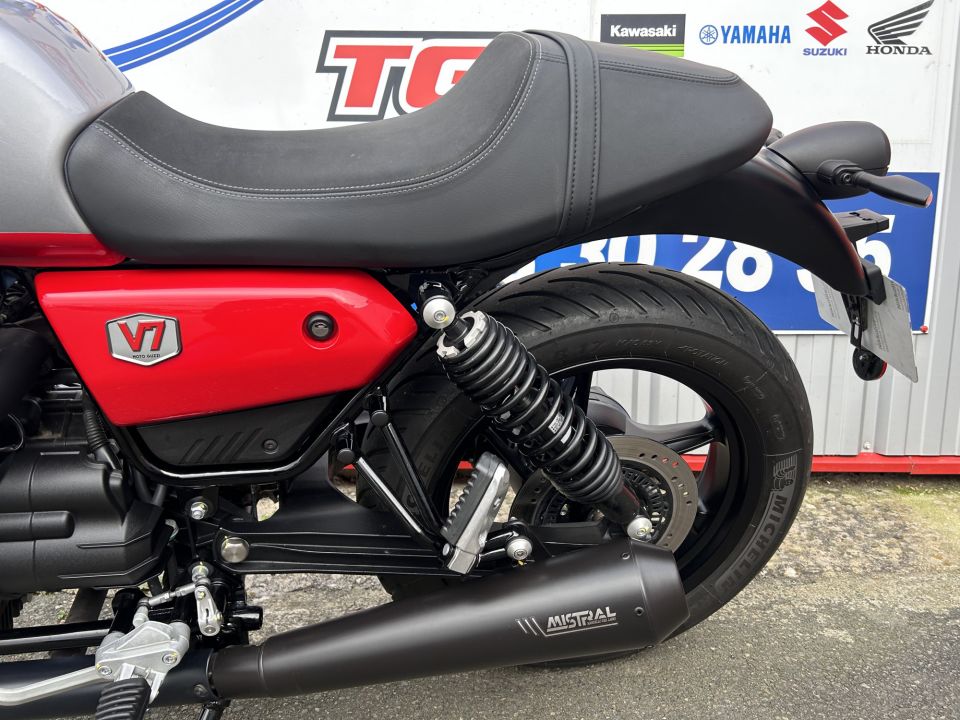 MOTO GUZZI V7 4