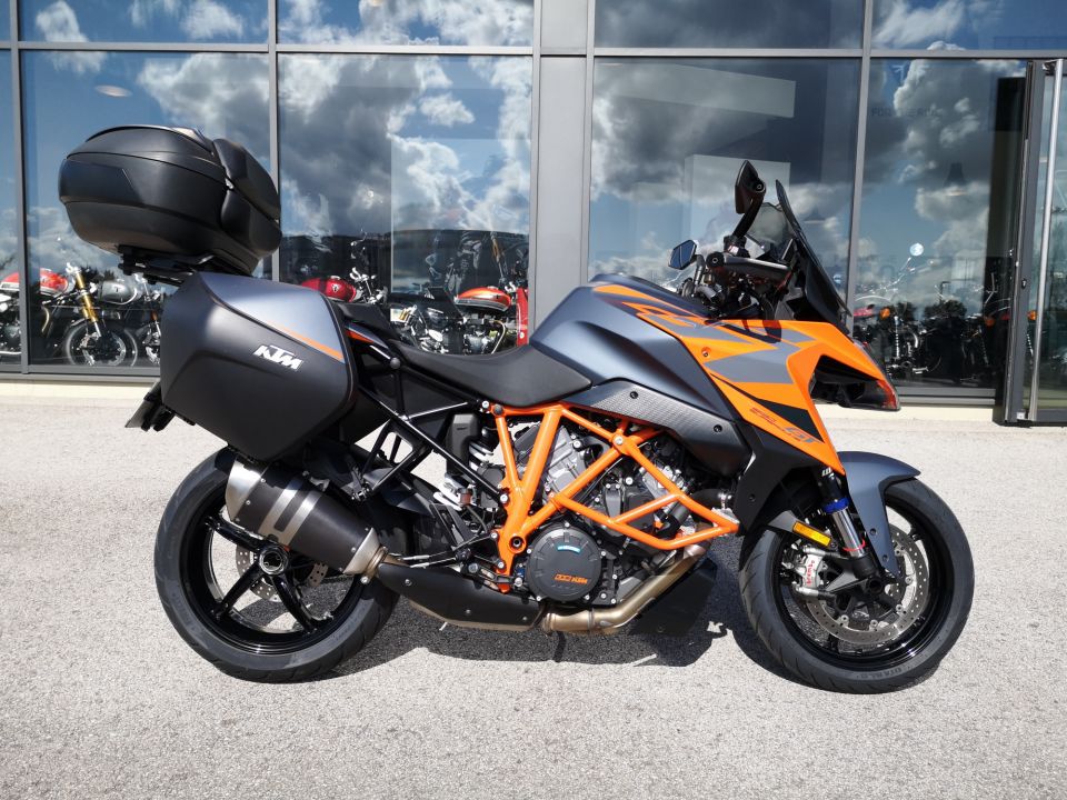 KTM 1290 SUPER DUKE GT 4