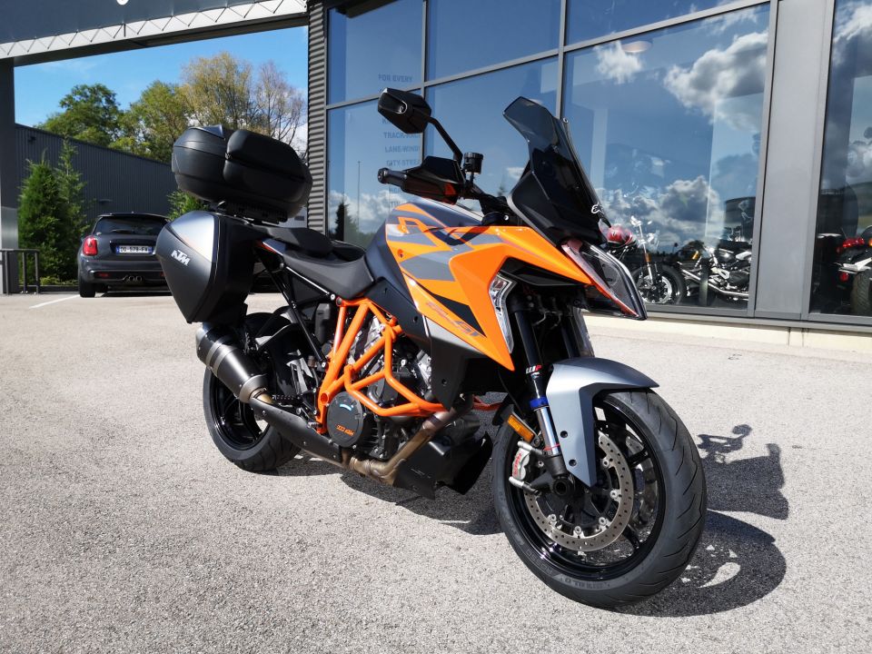 KTM 1290 SUPER DUKE GT 4