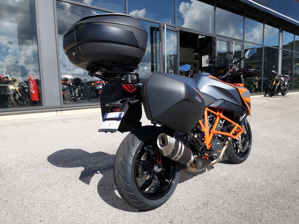 KTM 1290 SUPER DUKE GT 4