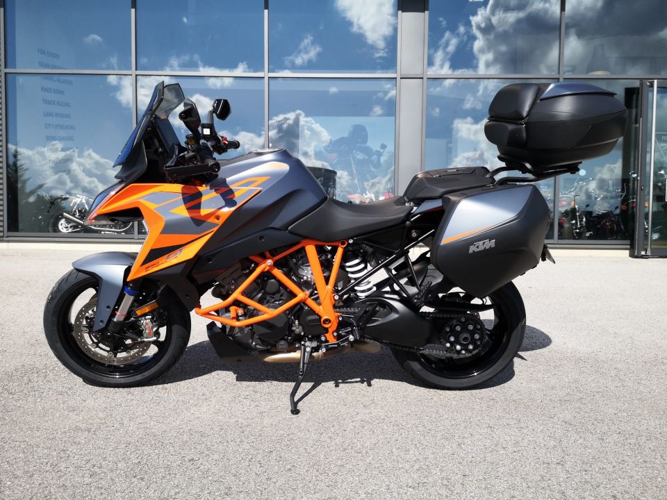 KTM 1290 SUPER DUKE GT 4