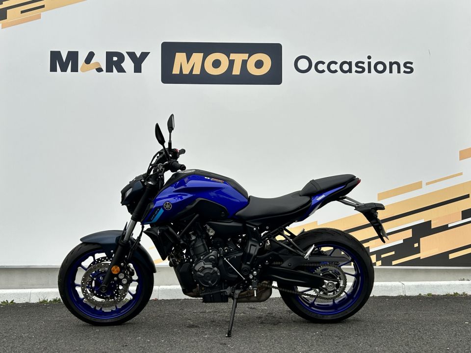 YAMAHA MT-07 4