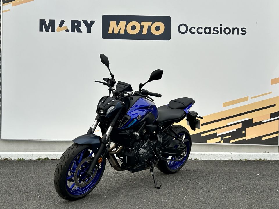YAMAHA MT-07 4