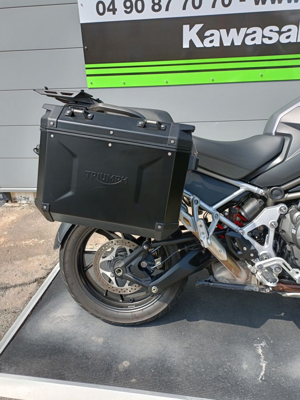 TRIUMPH TIGER 1200 GT EXPLORER 1ER MAIN POT AKRAPOVIC 4