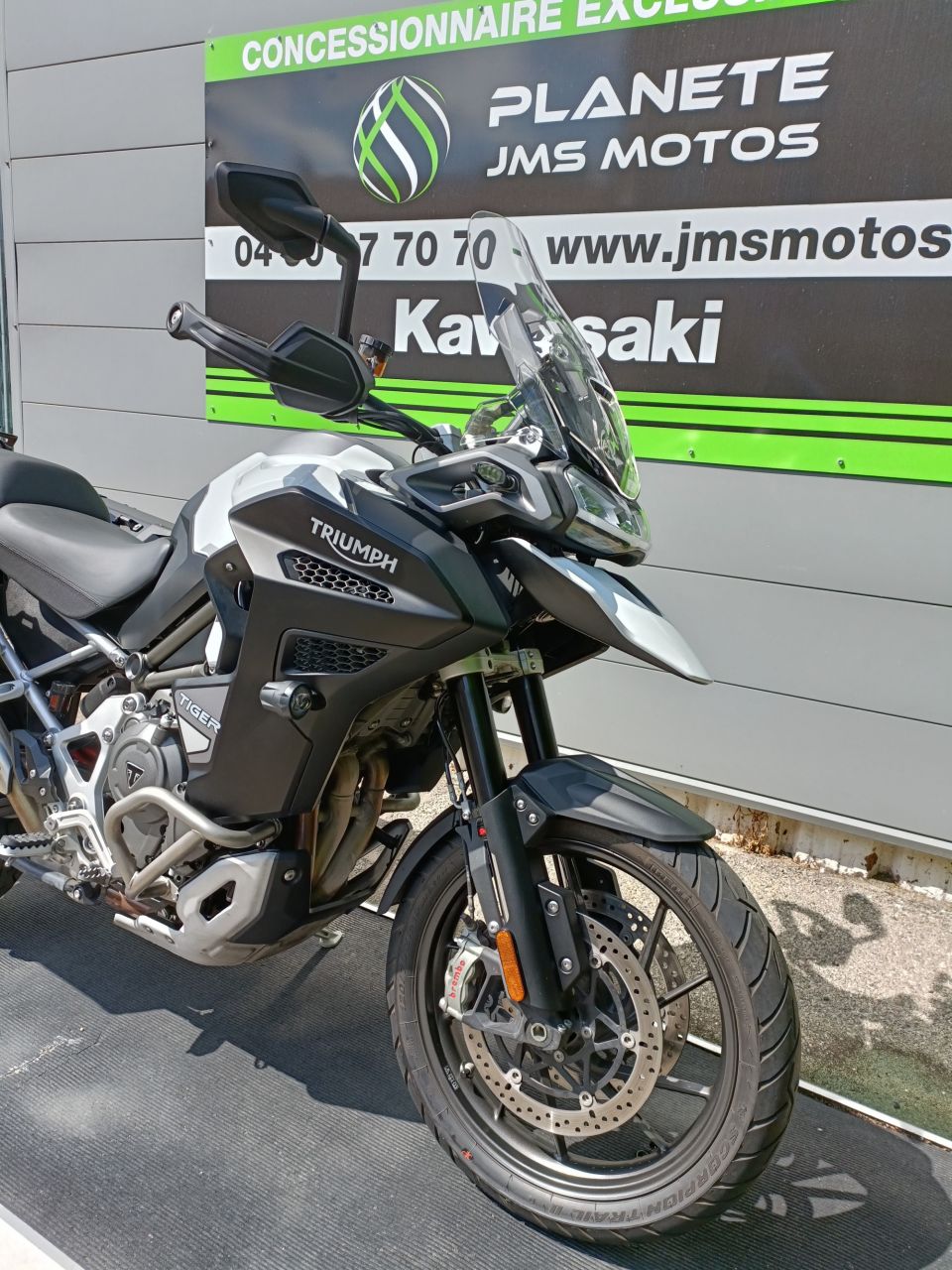 TRIUMPH TIGER 1200 GT EXPLORER 1ER MAIN POT AKRAPOVIC 4
