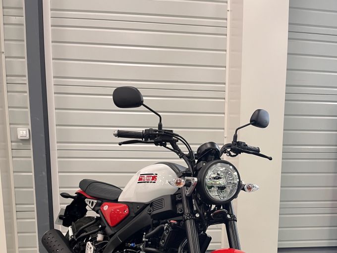 YAMAHA XSR 125 4