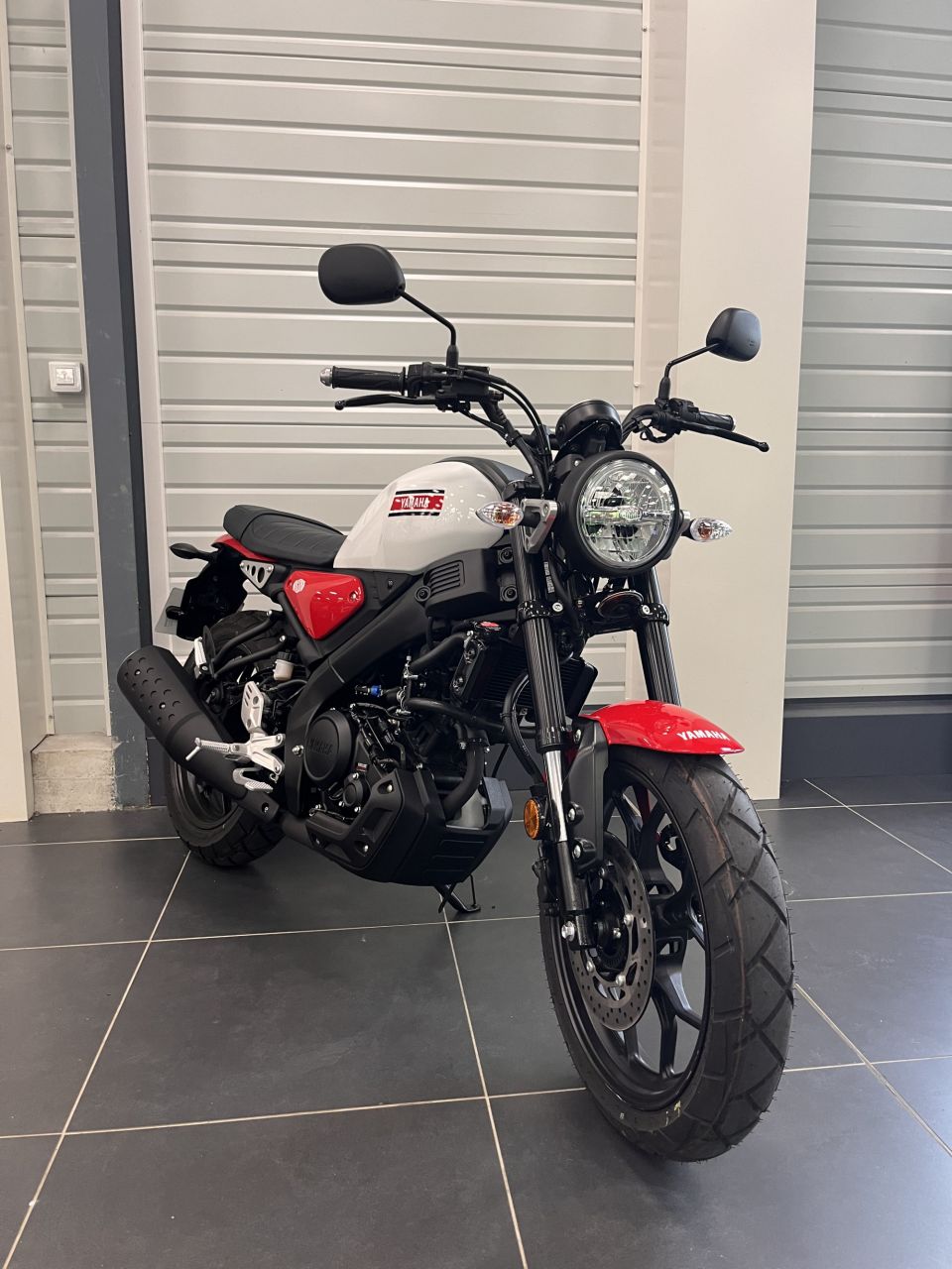 YAMAHA XSR 125 4