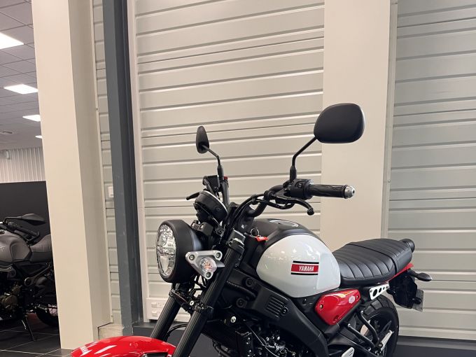 YAMAHA XSR 125 4