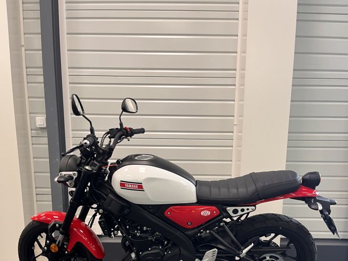 YAMAHA XSR 125 4