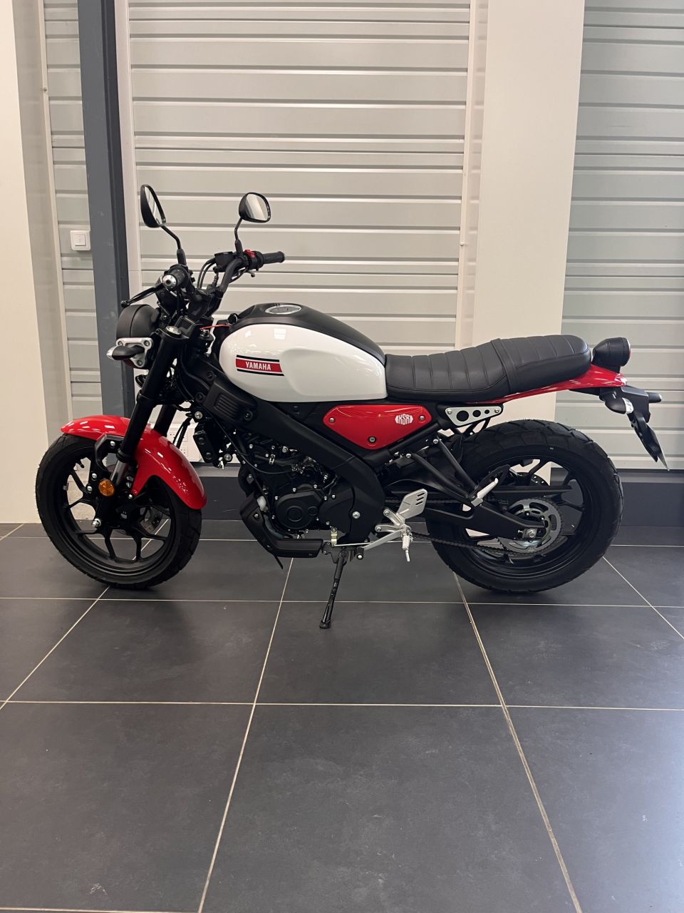 YAMAHA XSR 125 4