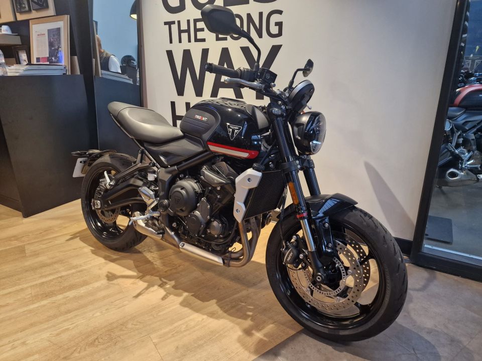 TRIUMPH TRIDENT 660 4