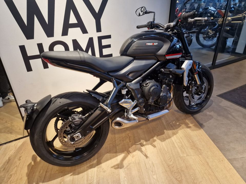 TRIUMPH TRIDENT 660 4
