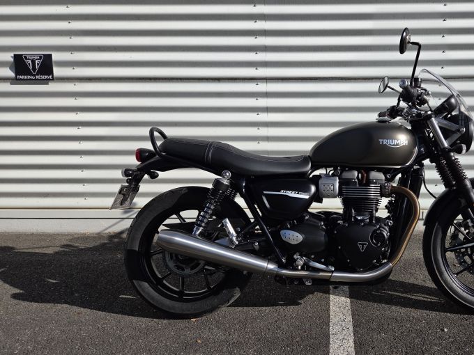 TRIUMPH STREET TWIN  900 4