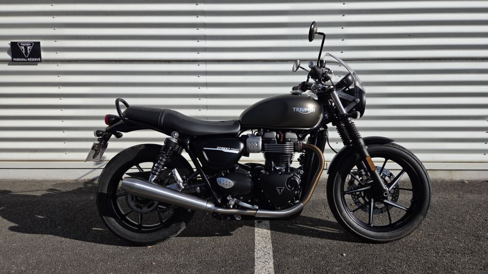 TRIUMPH STREET TWIN  900 4