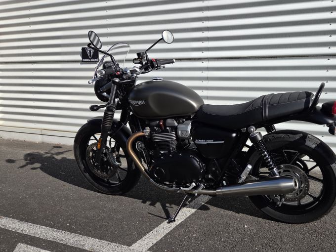TRIUMPH STREET TWIN  900 4