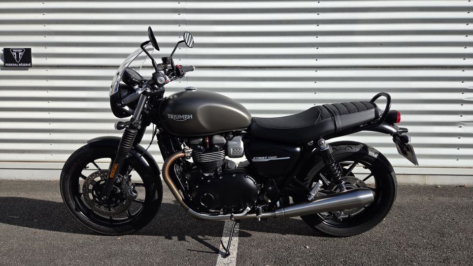 TRIUMPH STREET TWIN  900 4