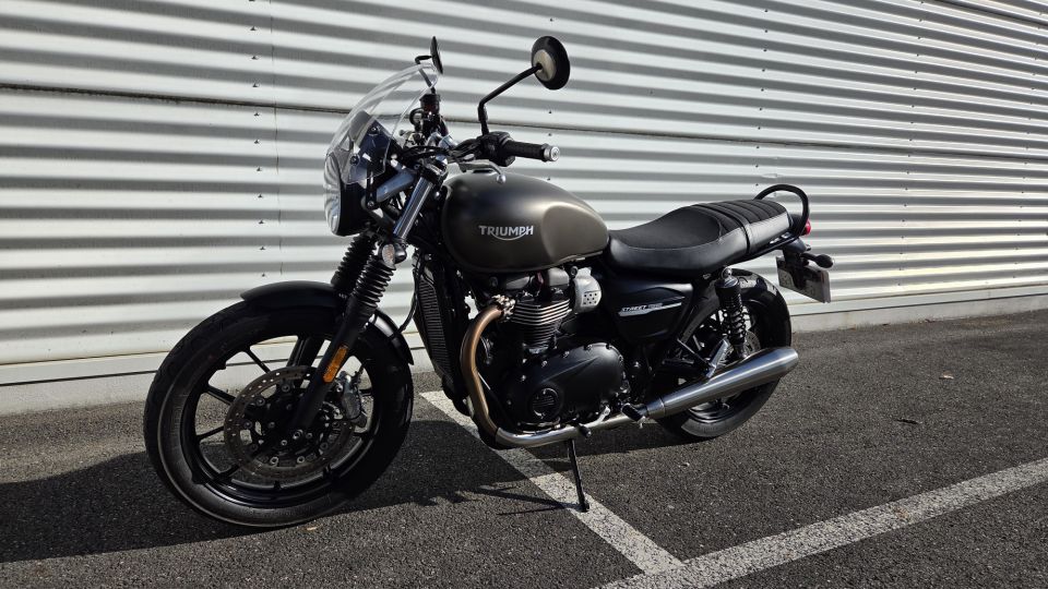 TRIUMPH STREET TWIN  900 4