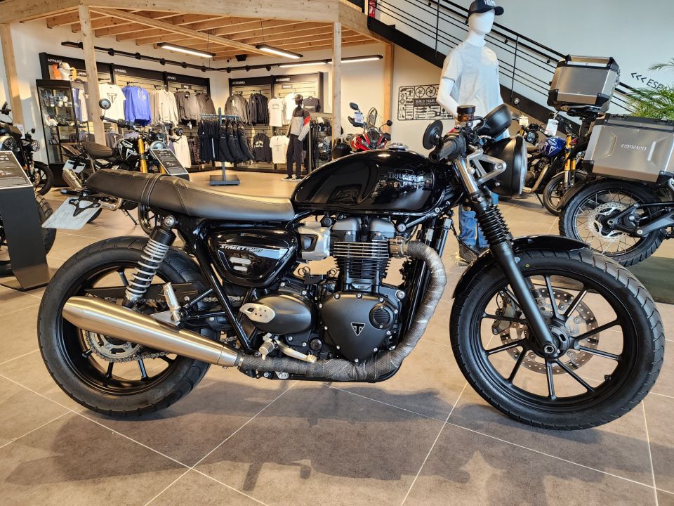 TRIUMPH STREET TWIN  900 4