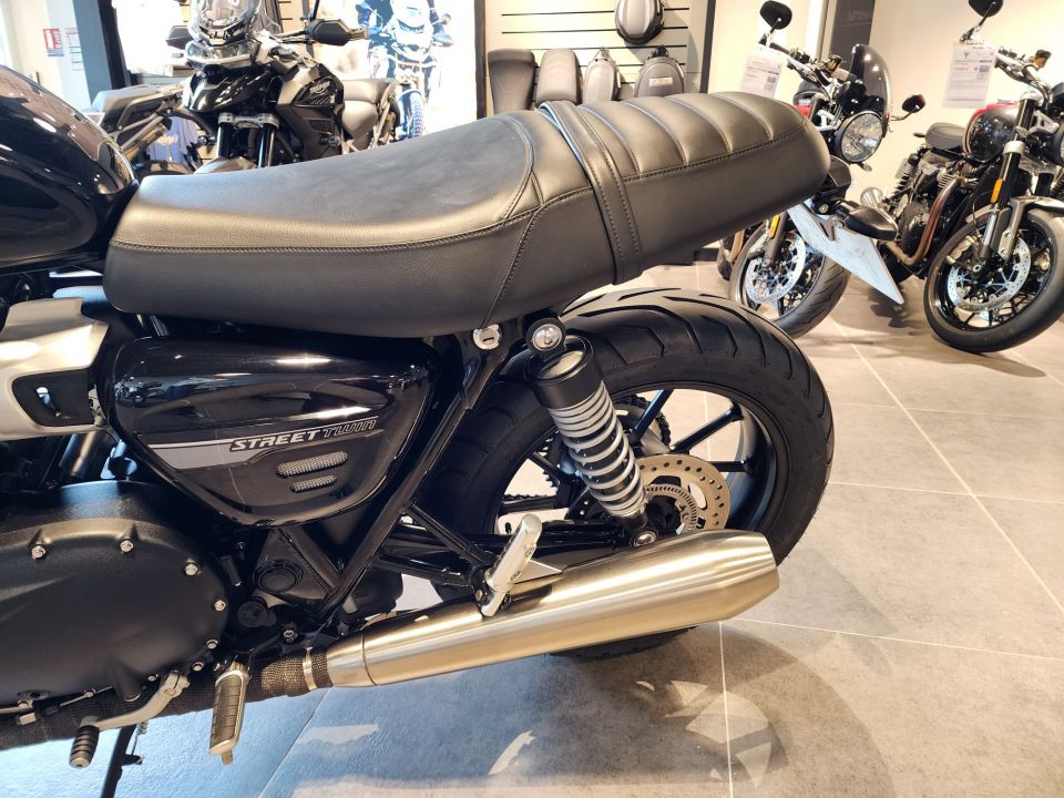 TRIUMPH STREET TWIN  900 4