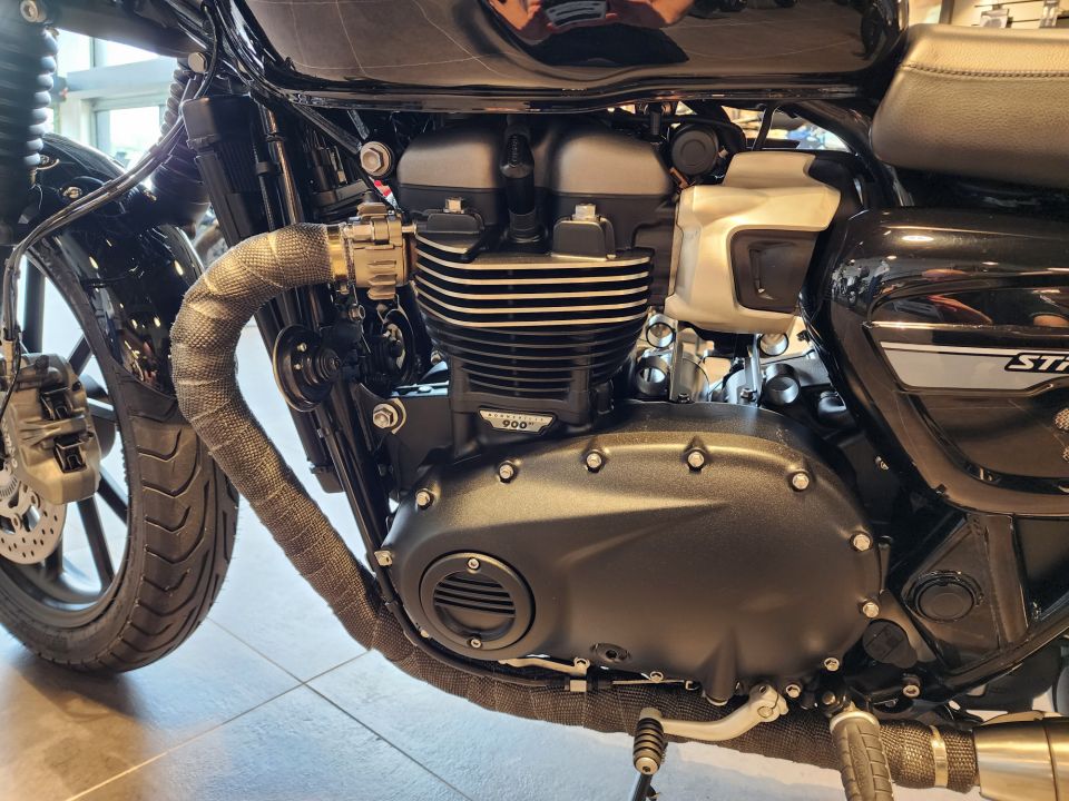 TRIUMPH STREET TWIN  900 4