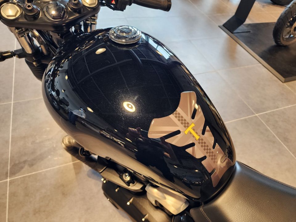 TRIUMPH STREET TWIN  900 4