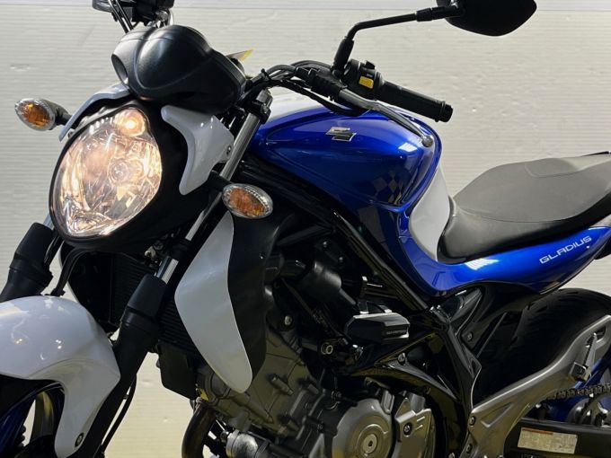 SUZUKI GLADIUS 650 4