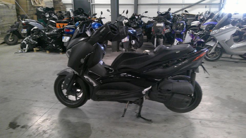YAMAHA X-MAX 125 4