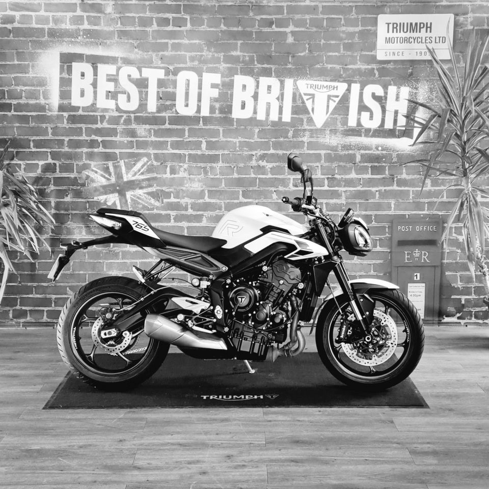 TRIUMPH STREET TRIPLE 765 R 4