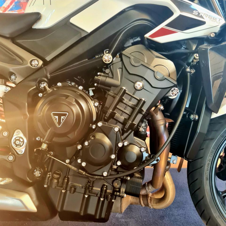 TRIUMPH STREET TRIPLE 765 R 4