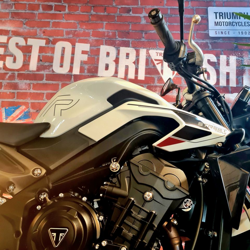 TRIUMPH STREET TRIPLE 765 R 4