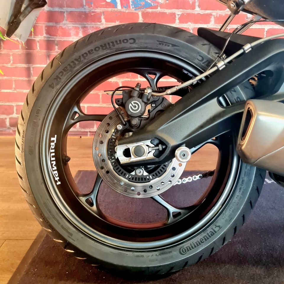TRIUMPH STREET TRIPLE 765 R 4