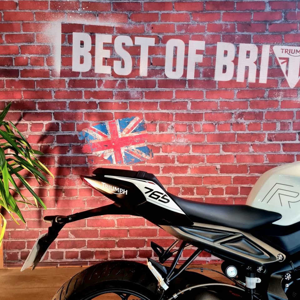 TRIUMPH STREET TRIPLE 765 R 4