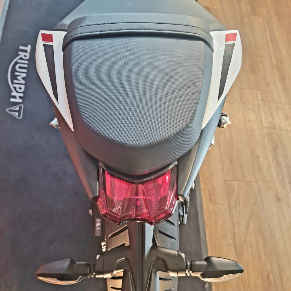 TRIUMPH STREET TRIPLE 765 R 4