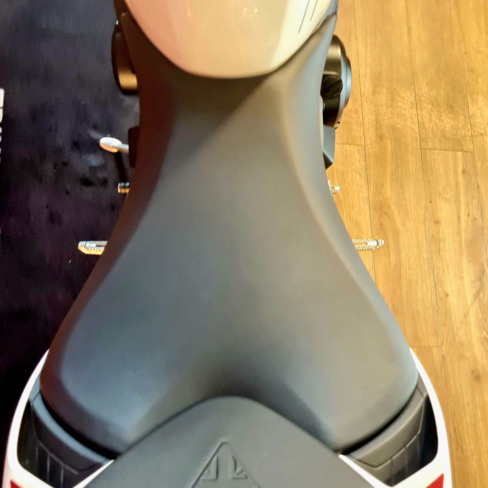 TRIUMPH STREET TRIPLE 765 R 4