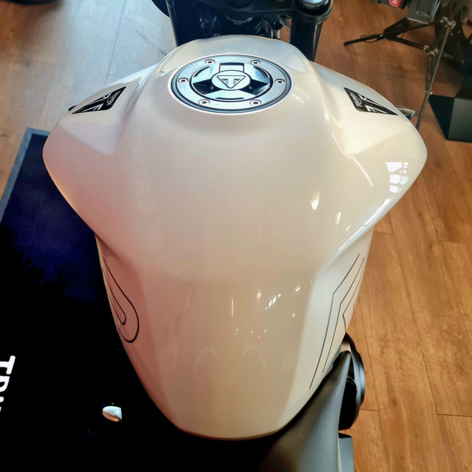 TRIUMPH STREET TRIPLE 765 R 4