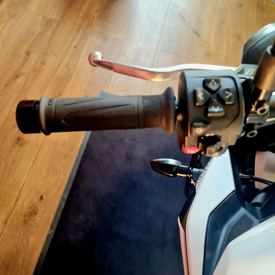 TRIUMPH STREET TRIPLE 765 R 4