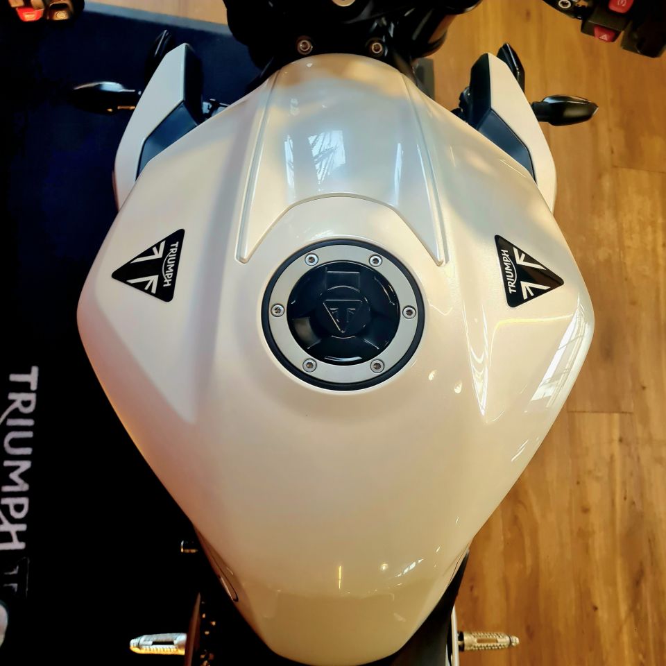 TRIUMPH STREET TRIPLE 765 R 4