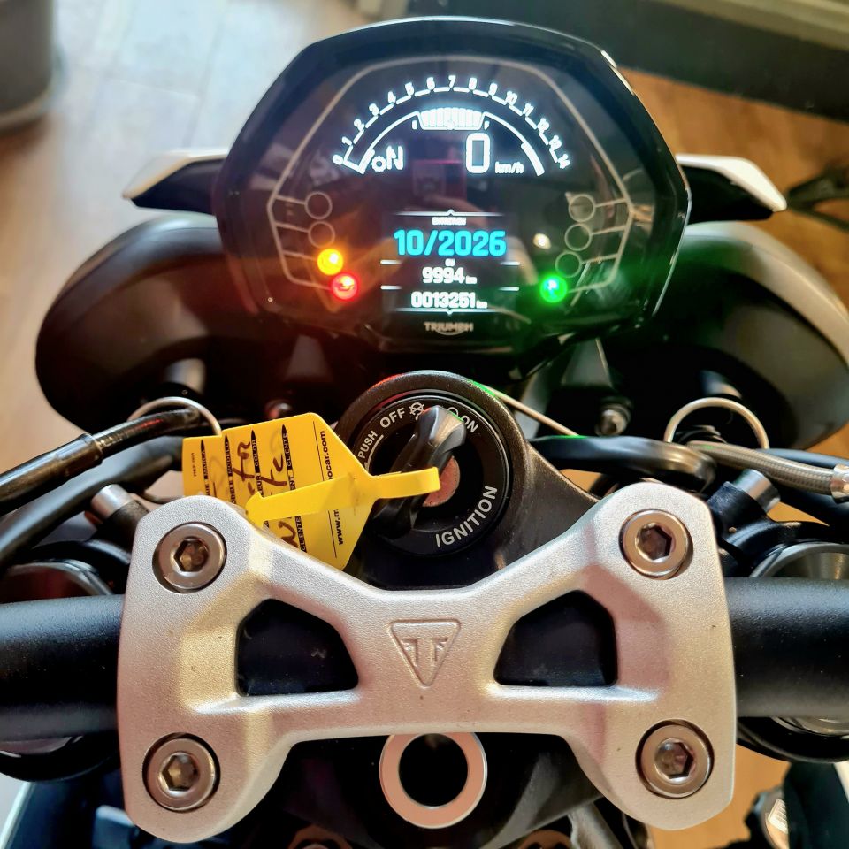 TRIUMPH STREET TRIPLE 765 R 4